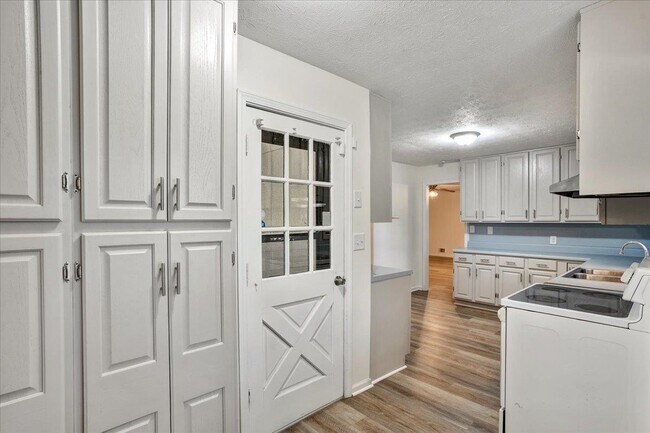 Building Photo - 1812 Wiggins Cir SW