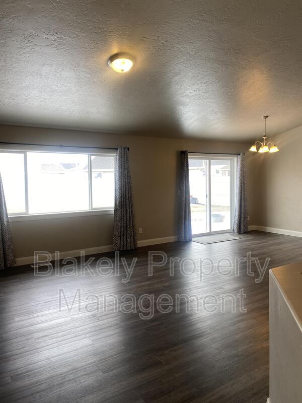Building Photo - 1476 W Soldotna Dr