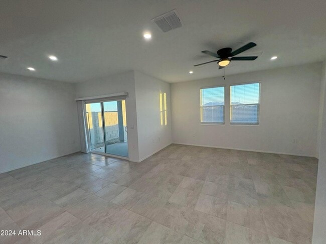 Building Photo - 1575 E Lardner Dr