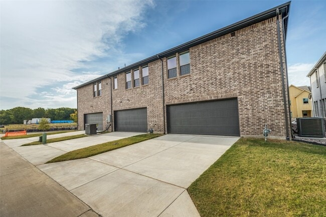 Building Photo - 4766 Lunker St