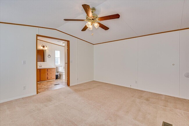 Building Photo - 892 W Five Notch Rd