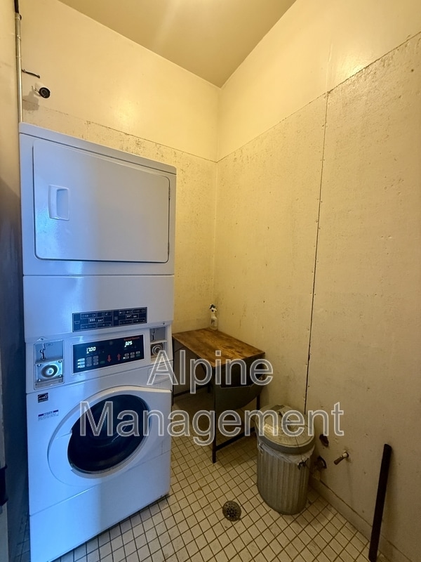 Building Photo - 2315 Mission St