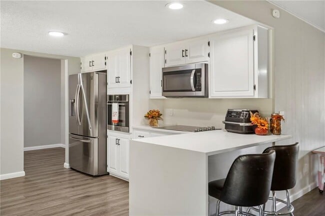 Building Photo - 1306 N Silent Grove Rd