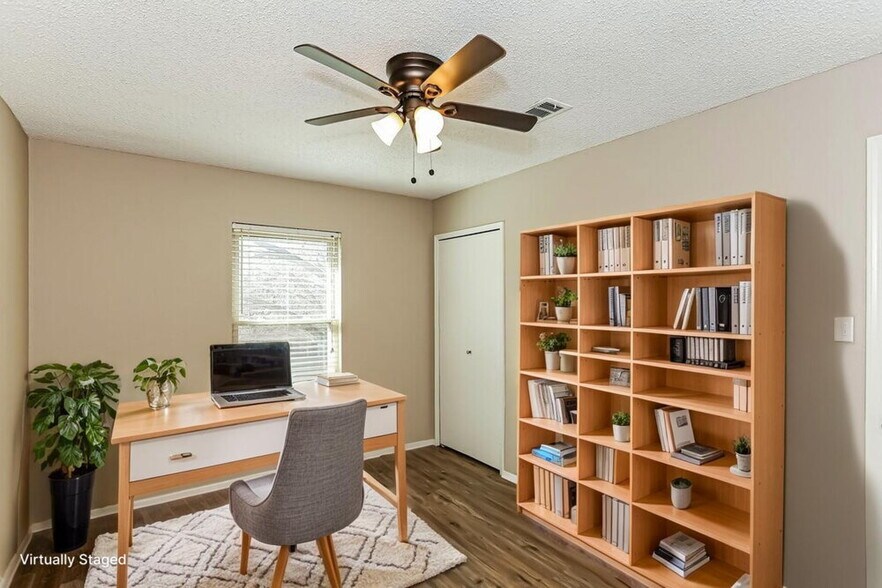 Building Photo - 511 Rosewood Ln