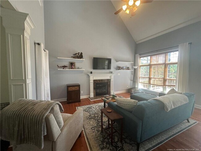 Building Photo - 143 Fairway Ln