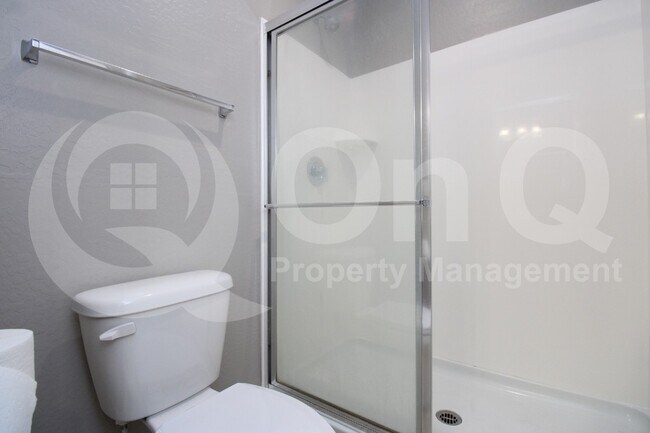 Building Photo - 1255 N Arizona Ave