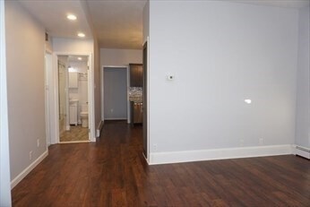 Building Photo - 107 Pond St