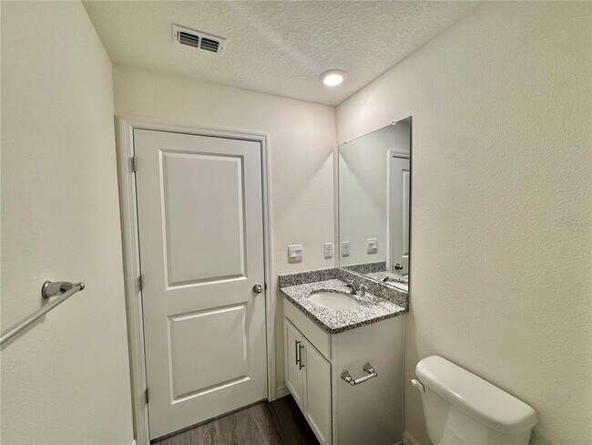 Building Photo - 36015 Sunflower Hl Dr