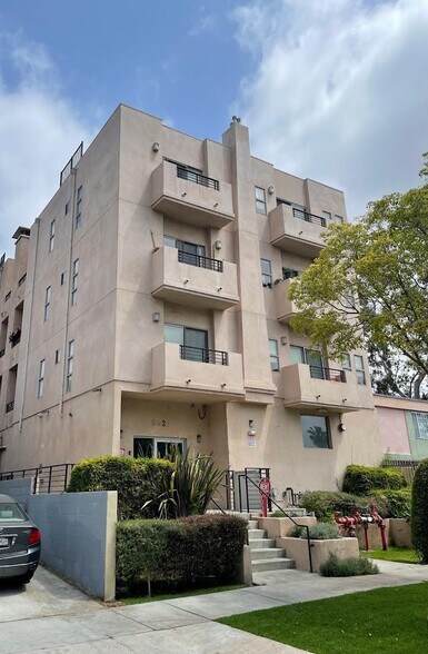 Building Photo - 5827 Carlton Way