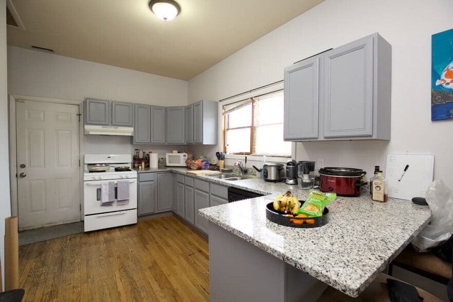 Building Photo - 1340 W Hubbard St