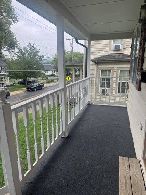 Building Photo - Newly Renovated Duplex in the Heart of Town