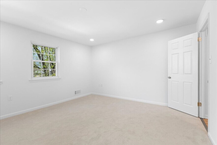 Building Photo - 239 Nottoway St SE