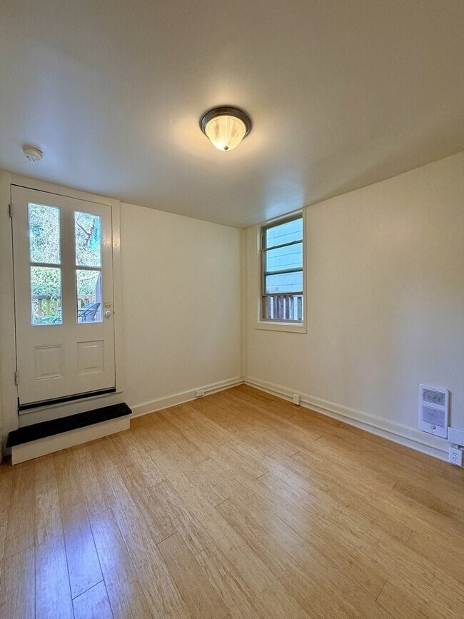 Building Photo - 2536 Sutter St