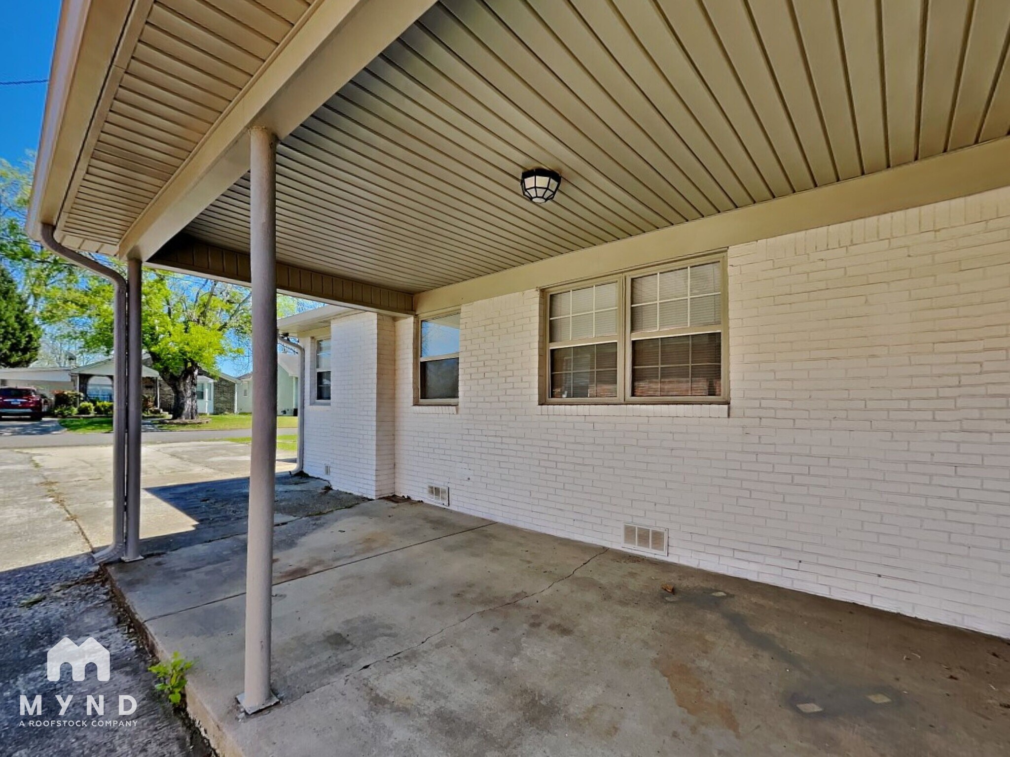 Building Photo - 616 Lewis Ave