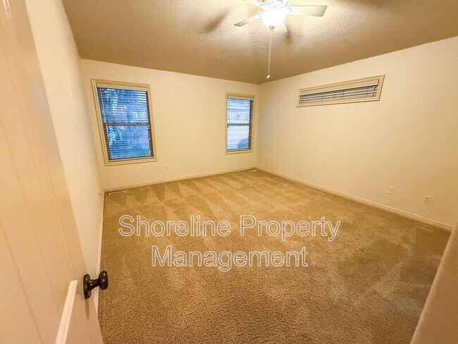 Building Photo - 2328 E Satterfield St