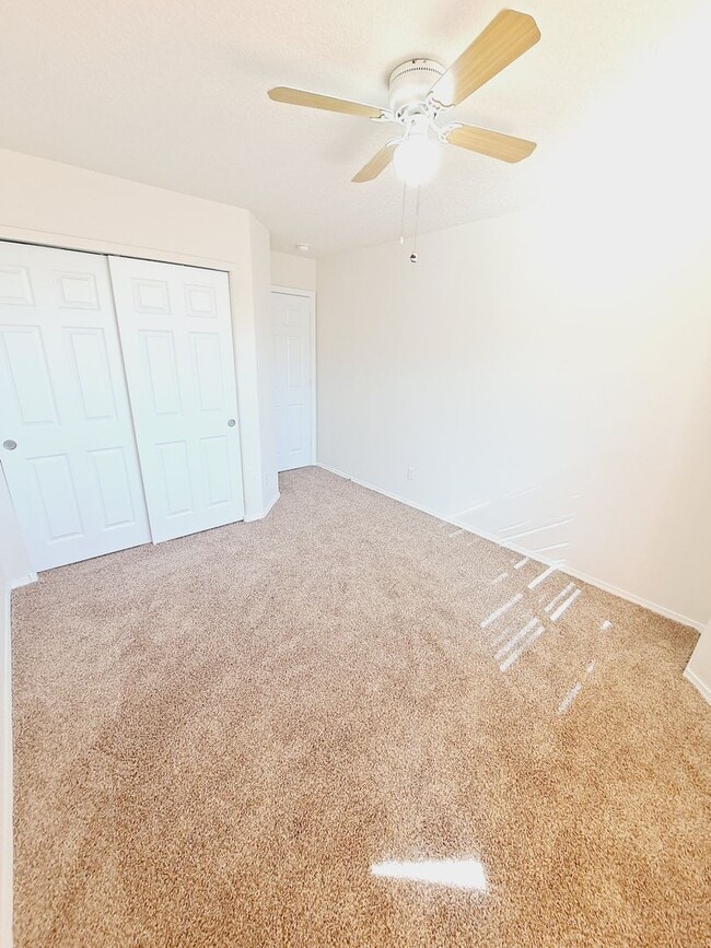 Building Photo - 3 bed 2 bath 1575 sq ft home