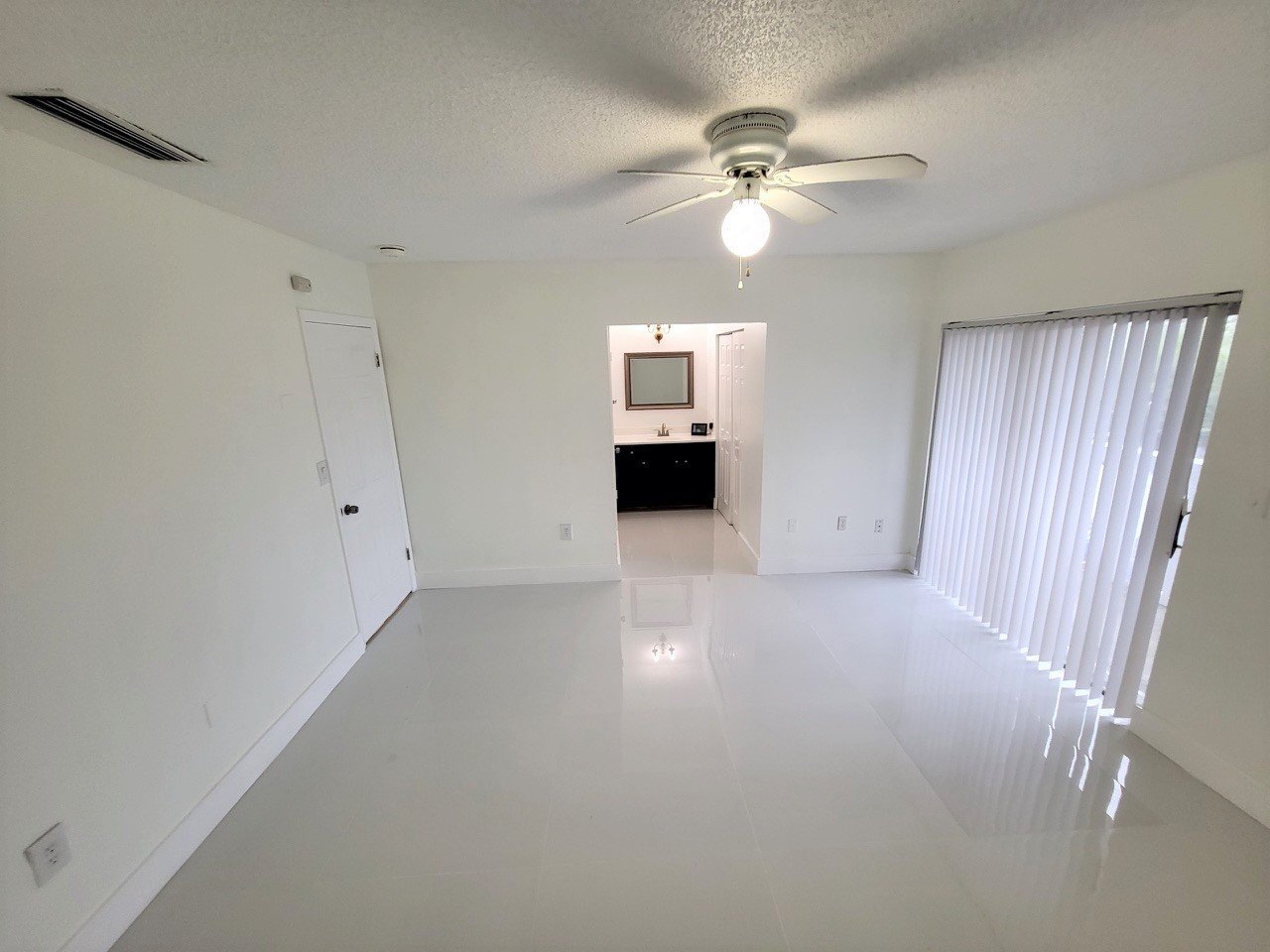 Building Photo - 17160 SW 94th Ave