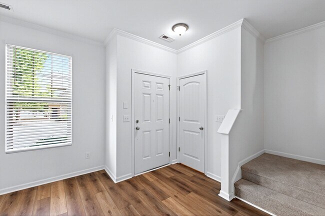 Building Photo - 4509 Middletown Dr