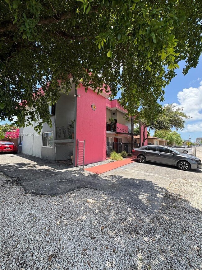 Building Photo - 191 NW 17th Ave