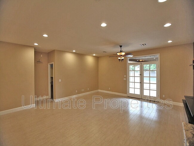 Building Photo - 9229 W Yukon Dr