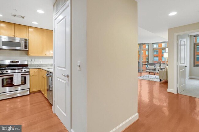 Building Photo - 3650 S Glebe Rd