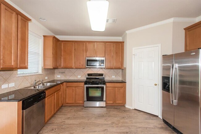 Building Photo - 9201 Brodie Ln