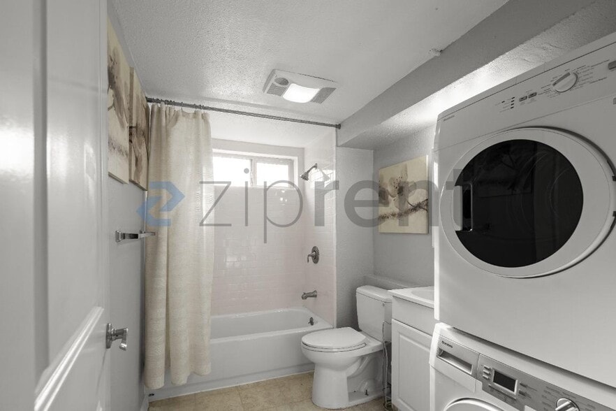 Building Photo - Unit