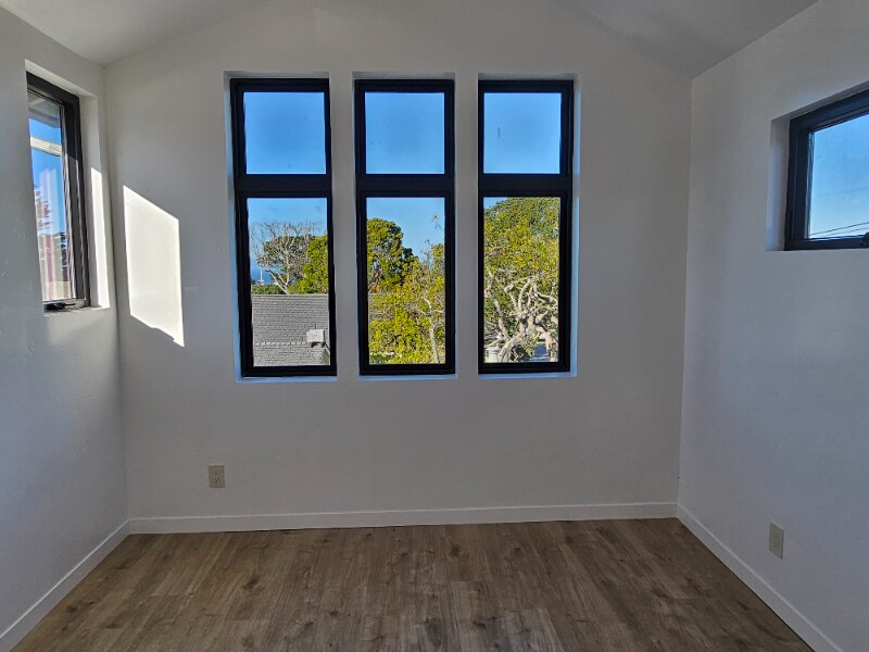 Building Photo - 520 10th St