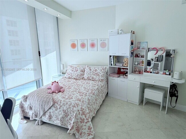 Building Photo - 3101 S Ocean Dr