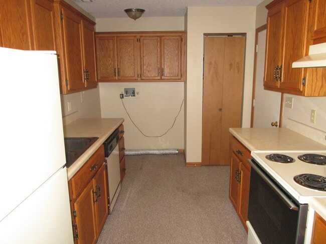Building Photo - NEW LISTING! 2 Bedroom Duplex in Albion!!!