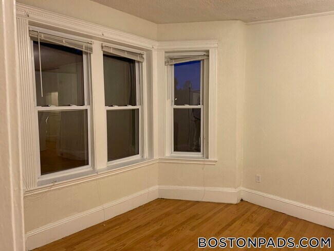 Building Photo - 171 Hemenway St