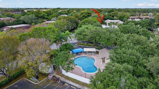 Building Photo - 4483 Carambola Cir S