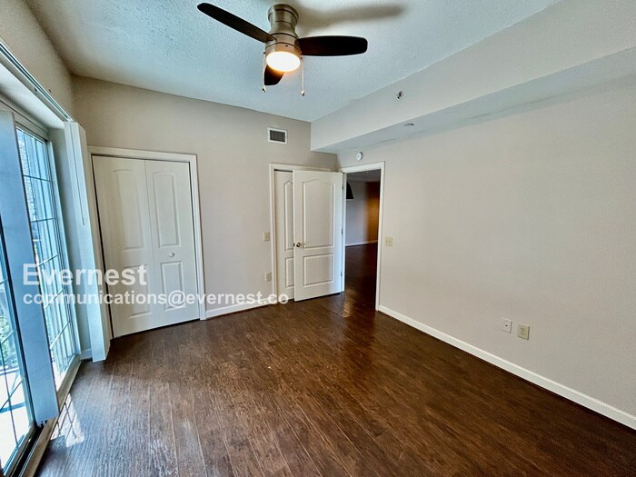 Building Photo - 195 14th St NE