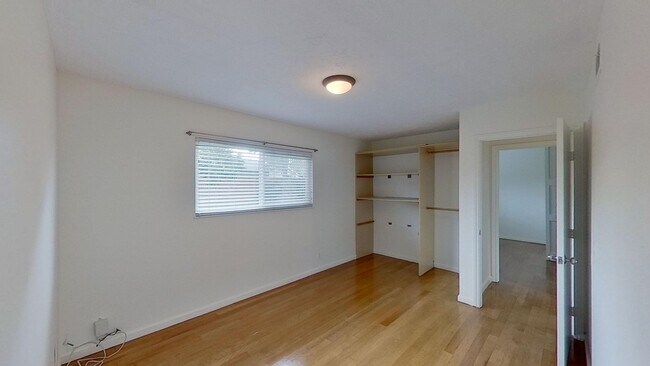Building Photo - 16402 Birdie Ln
