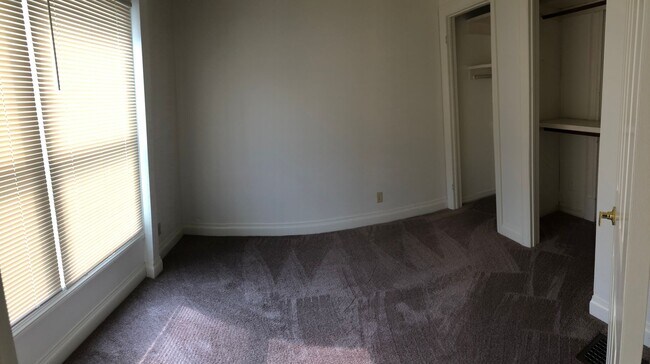 Building Photo - 614 S Clinton St