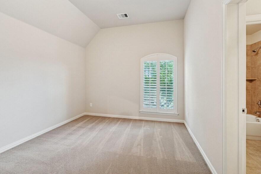 Building Photo - 4407 Lindenwood Dr