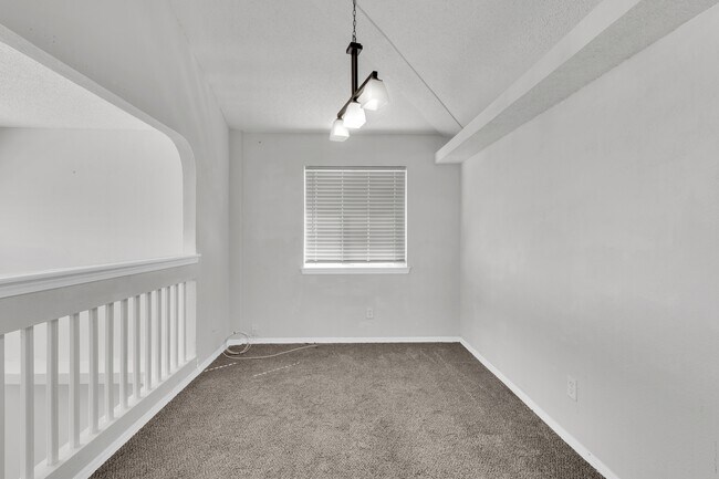 Building Photo - 10400 Valle Koki Dr