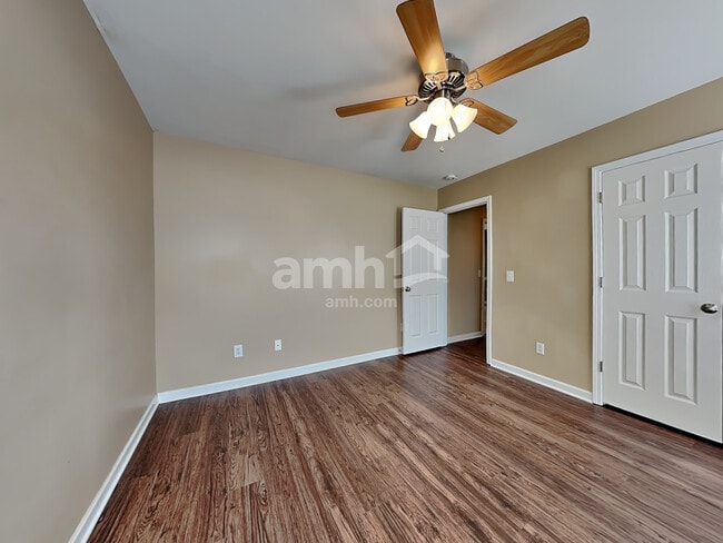 Building Photo - 1956 Longburn Dr