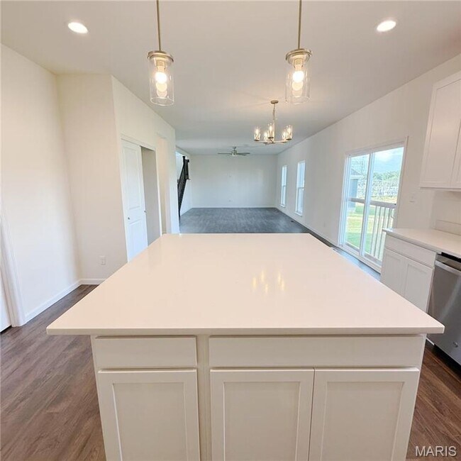 Building Photo - 302 Windmill View Court