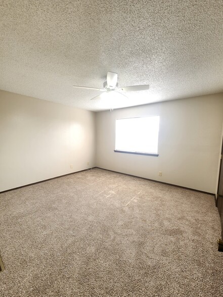 Building Photo - 1400 N Perkins Rd
