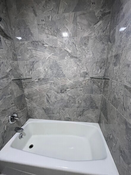 Building Photo - 919 W Tyler Ave