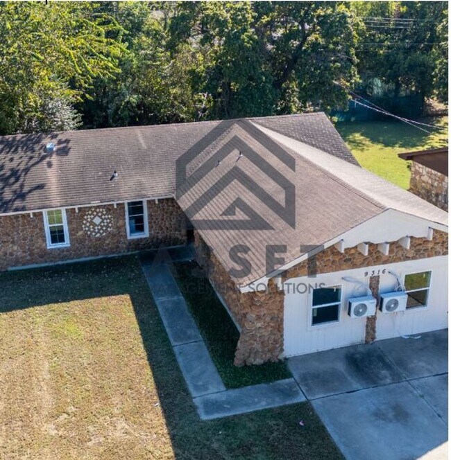 Building Photo - Charming 5 Bedroom Home Available for Lease or Rent to Own!