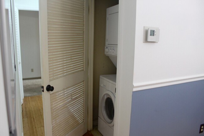 Building Photo - 2BR 2 Full Bath Condo with Modern Upgrades – Near Downtown Harrisonburg!