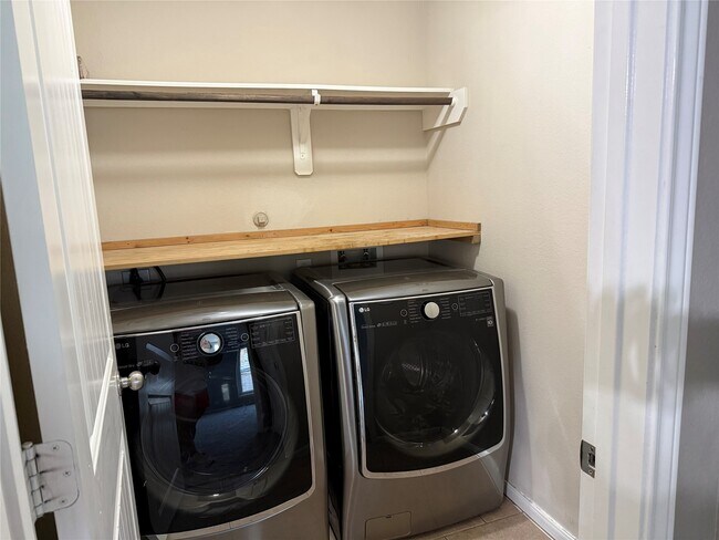 Building Photo - 5 Indian Palms Dr