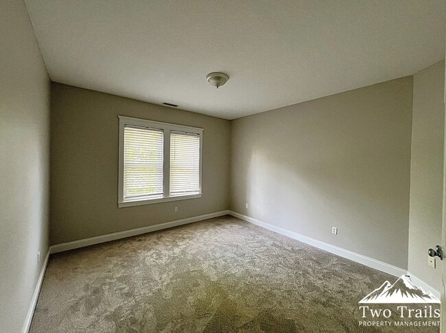 Building Photo - GORGEOUS 4 BED/2.5 BATH IN BILTMORE PARK