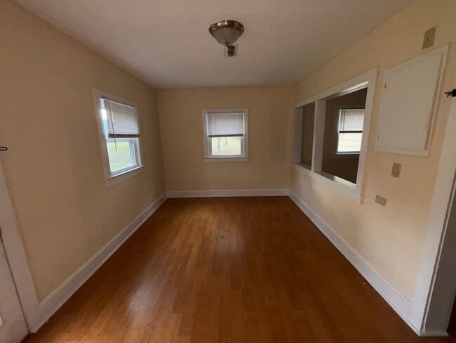 Building Photo - 3 Bedrooms- 2 Bathroom- House in Coosa!