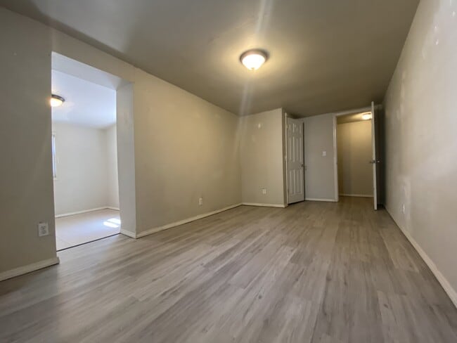 Building Photo - 474 Elm Ave