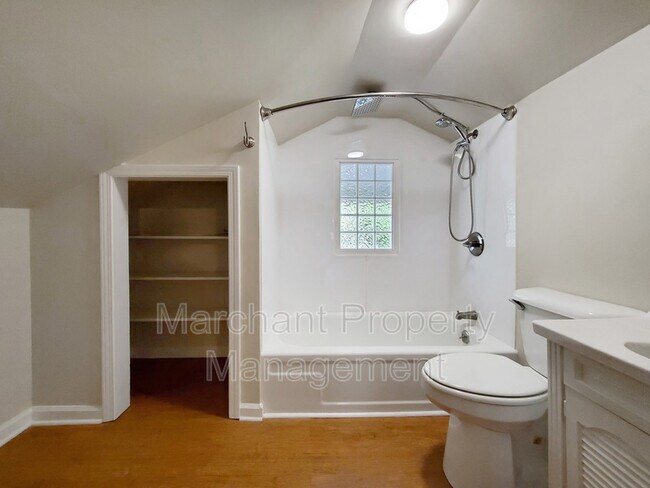 Building Photo - 504 University Ridge