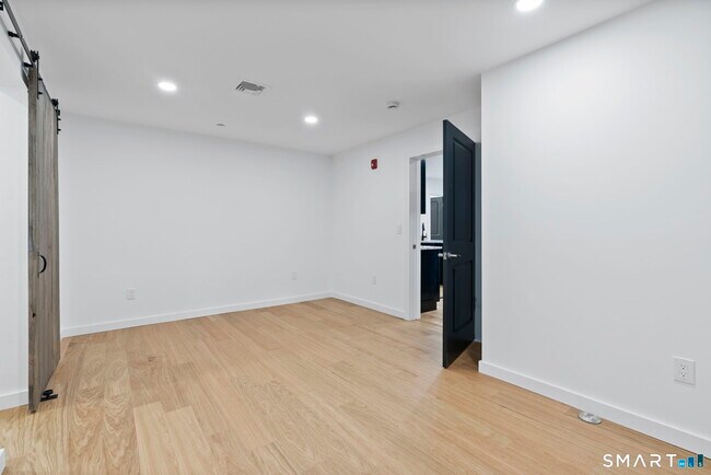 Building Photo - 179 Butternut St