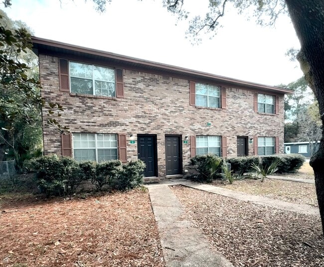 Building Photo - 17 Magnolia Ave SE